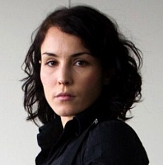   (Noomi Rapace)