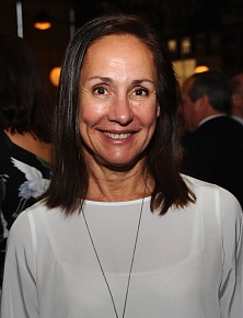   (Laurie Metcalf)