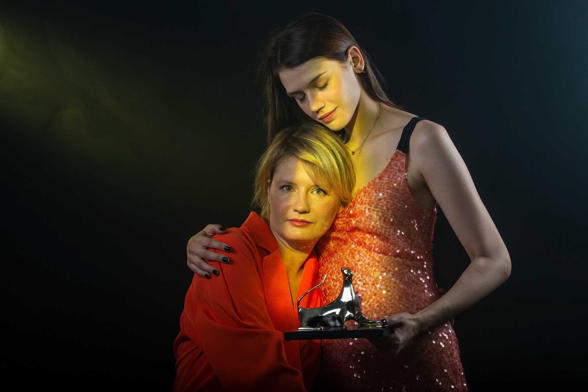 Наталья Кудряшова и Анастасия Красовская с призом фестиваля в Локарно